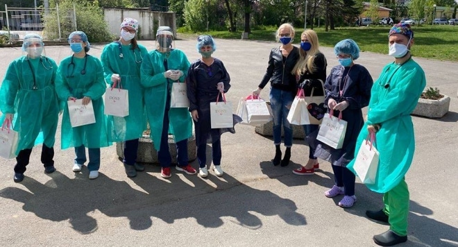 Дони Чачова и Ива Екимова в подкрепа на медиците от първа линия